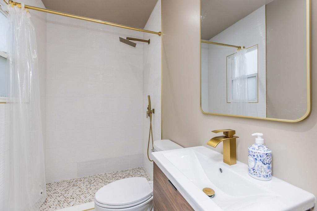 1700 1702-1704 Glendon Avenue Property Photo 10