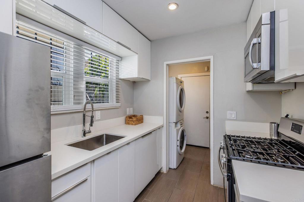 1700 1702-1704 Glendon Avenue Property Photo 15