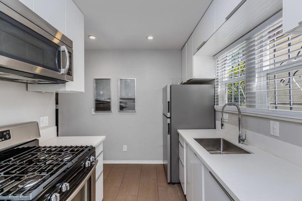 1700 1702-1704 Glendon Avenue Property Photo 16