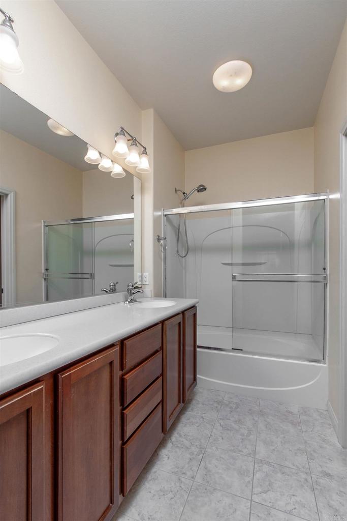 1819 Clare Ln Property Photo 16