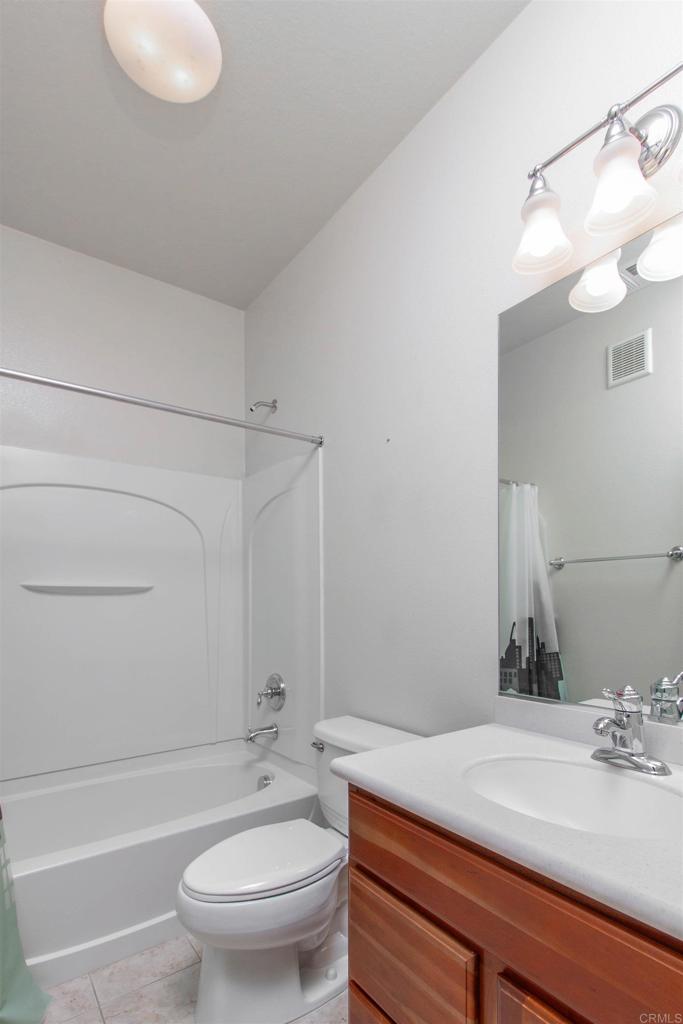 1819 Clare Ln Property Photo 23