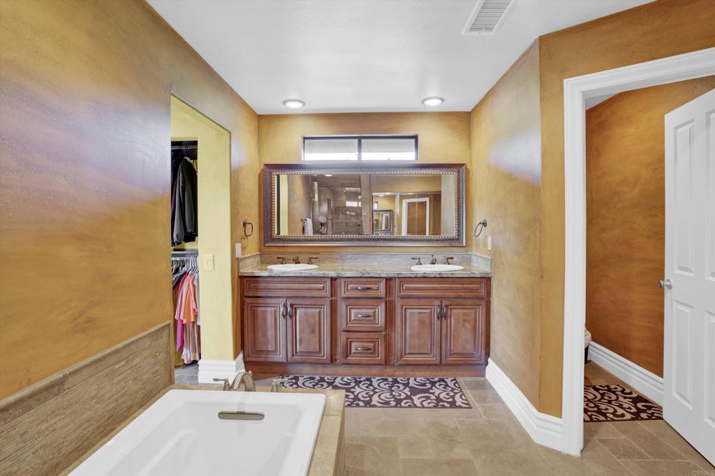 2440 Los Alisos Property Photo 27