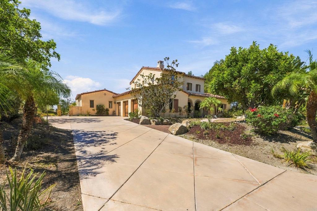 8245 The Landing Way Property Photo 1
