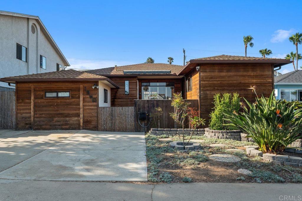 1960 Emerald Street Property Photo 1
