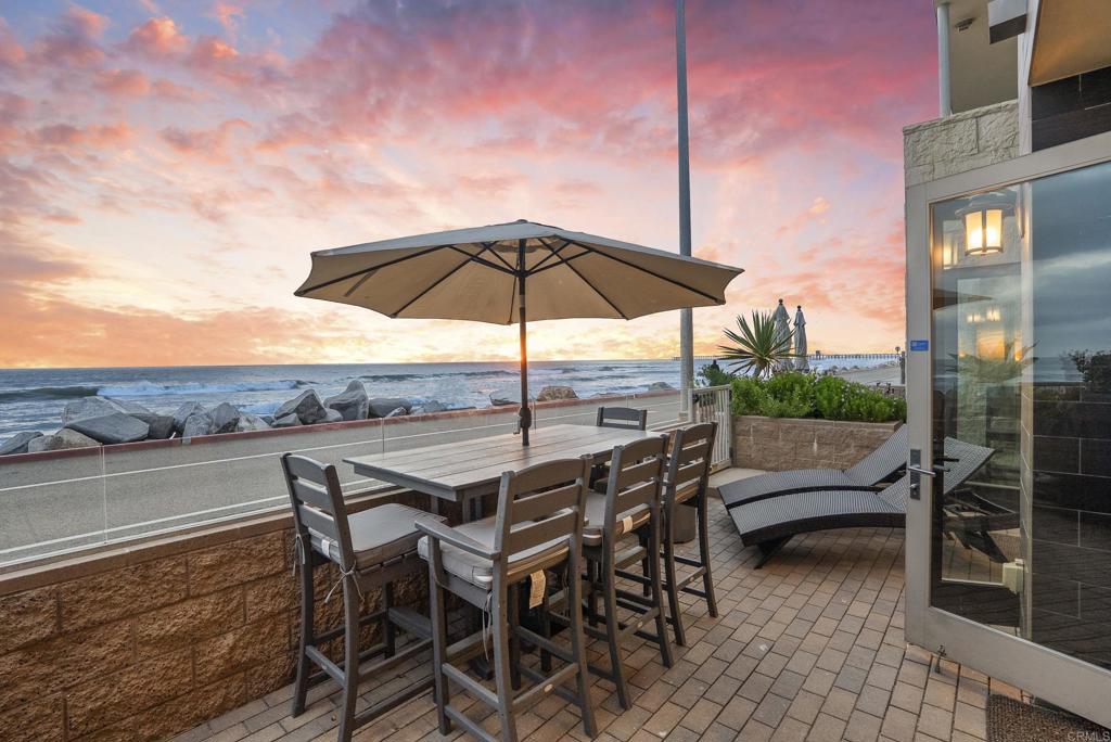700 S The Strand 102 Property Photo 2