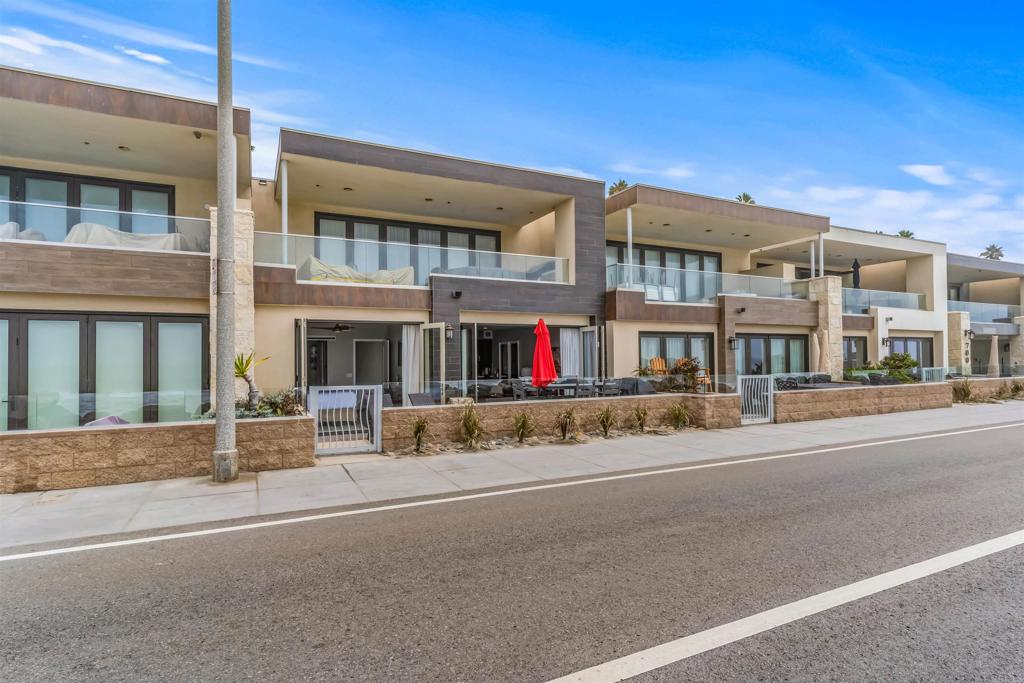 700 S The Strand 102 Property Photo 5