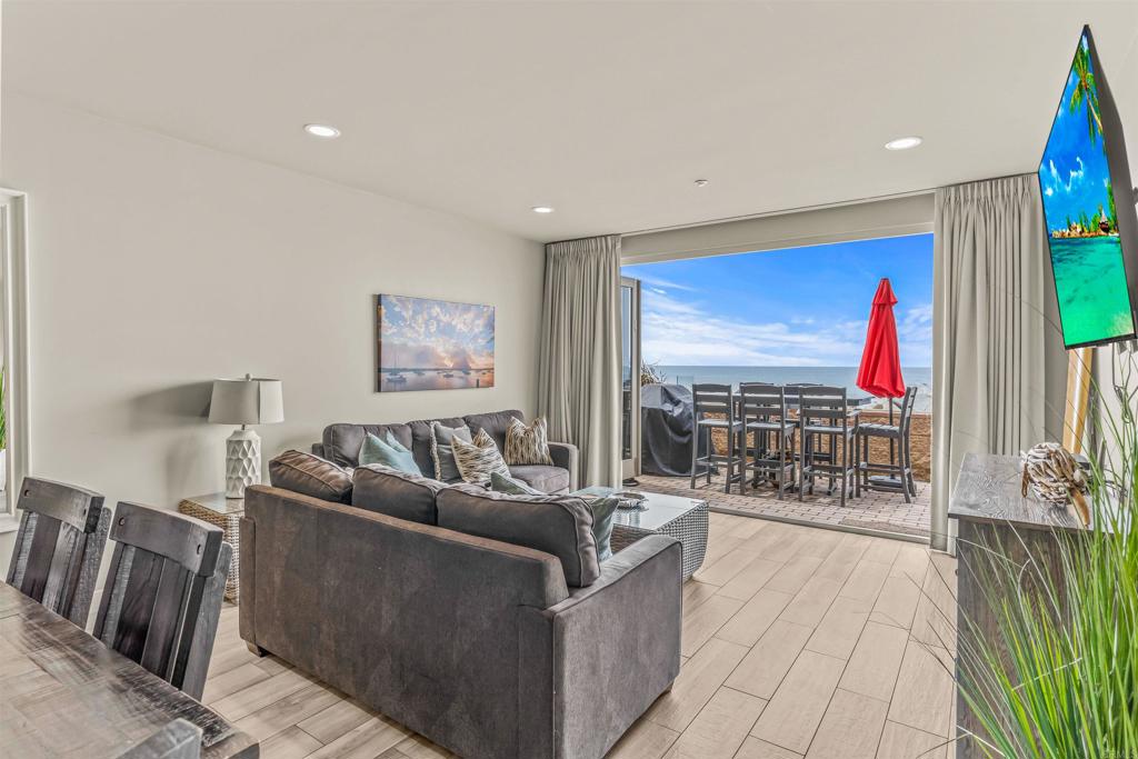 700 S The Strand 102 Property Photo 16