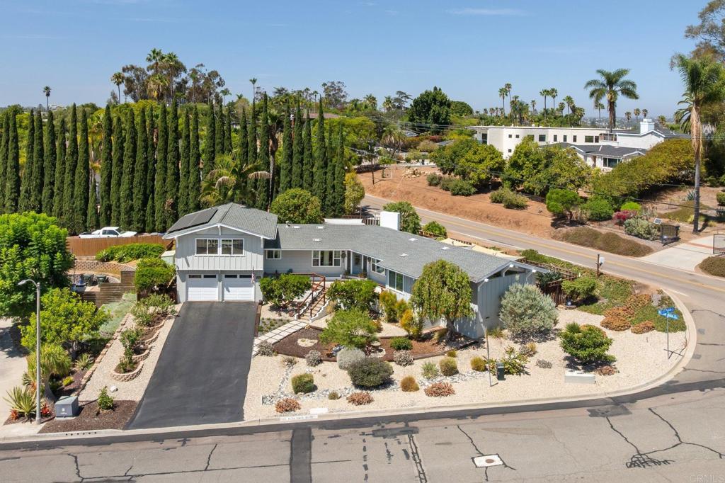 2140 Alta Vista Drive Property Photo 3