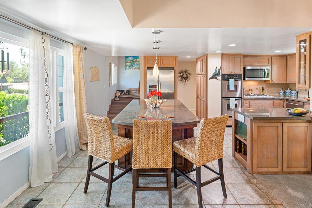 2140 Alta Vista Drive Property Photo 21