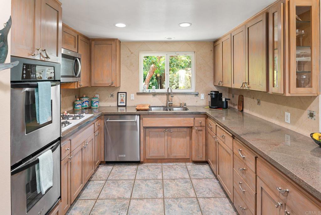 2140 Alta Vista Drive Property Photo 26