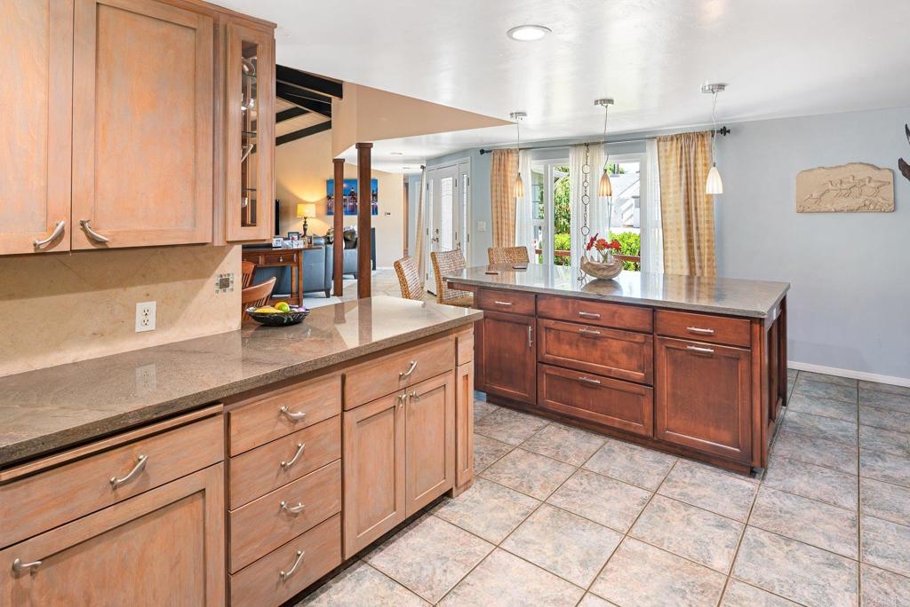 2140 Alta Vista Drive Property Photo 28