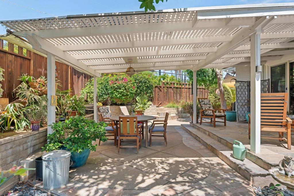 2140 Alta Vista Drive Property Photo 56