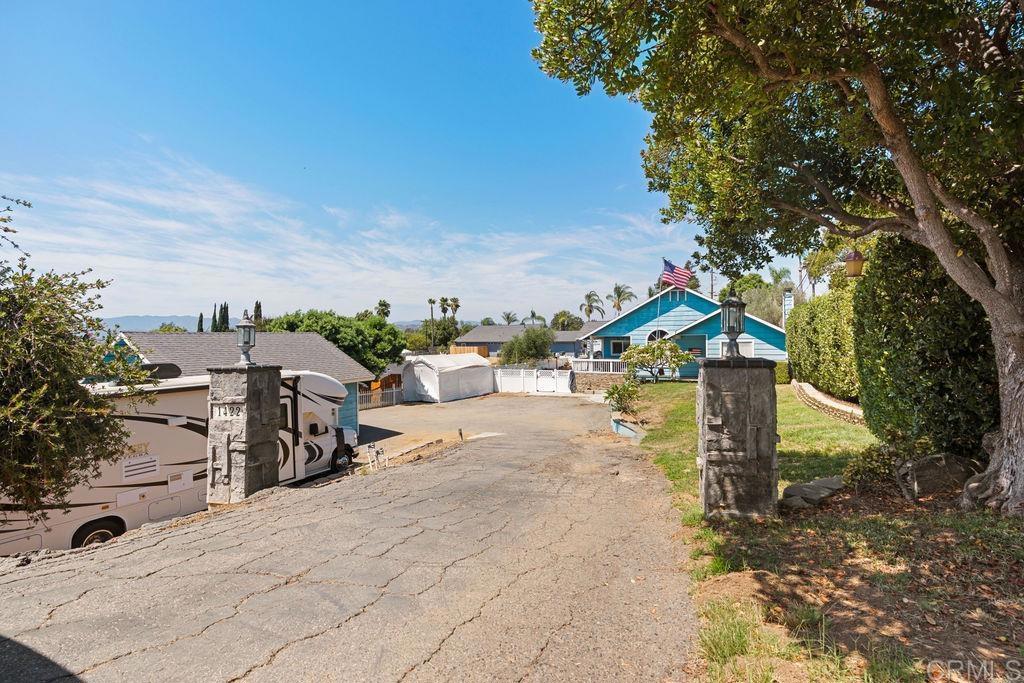 1422 E Fallbrook Street Property Photo 2
