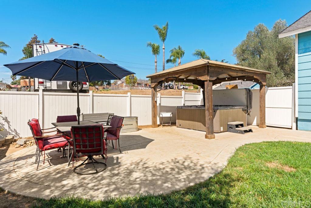 1422 E Fallbrook Street Property Photo 44