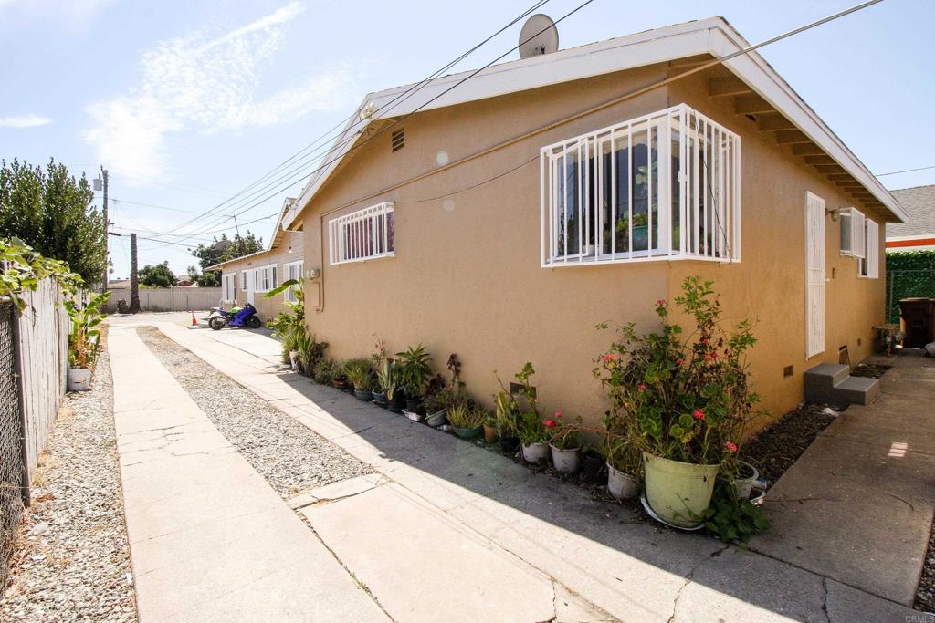 1304 W 93rd Street Property Photo 5