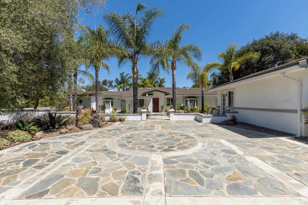 1556 Via Rancho Parkway Property Photo 1