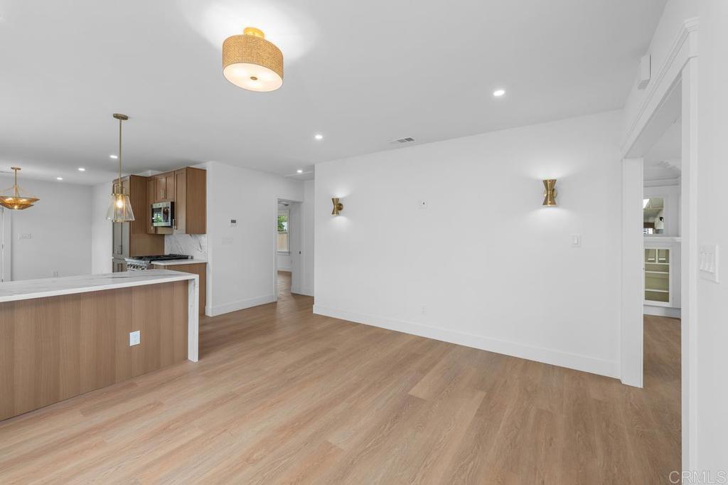 912 Bush Street Property Photo 10
