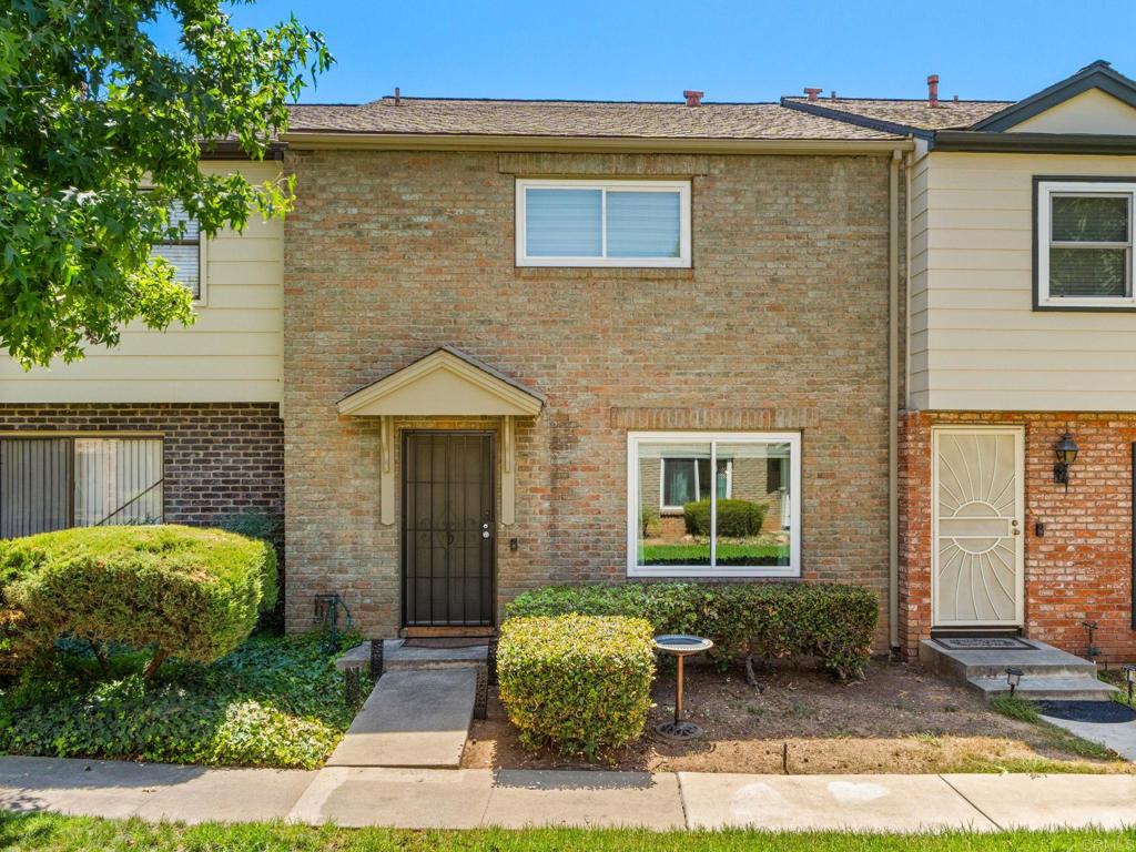1253 N Mollison Avenue D Property Photo 1
