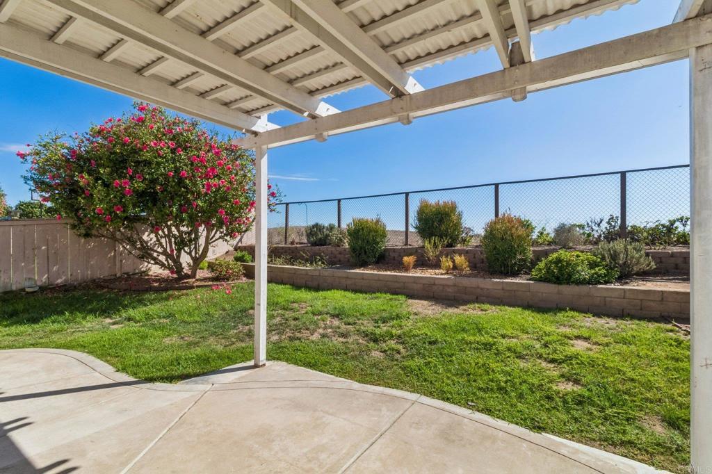 2124 Redwood Crst Property Photo 23