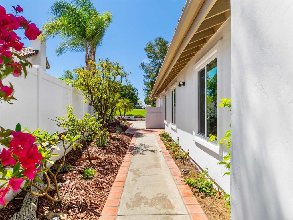 4957 Alicante Way Property Photo 8