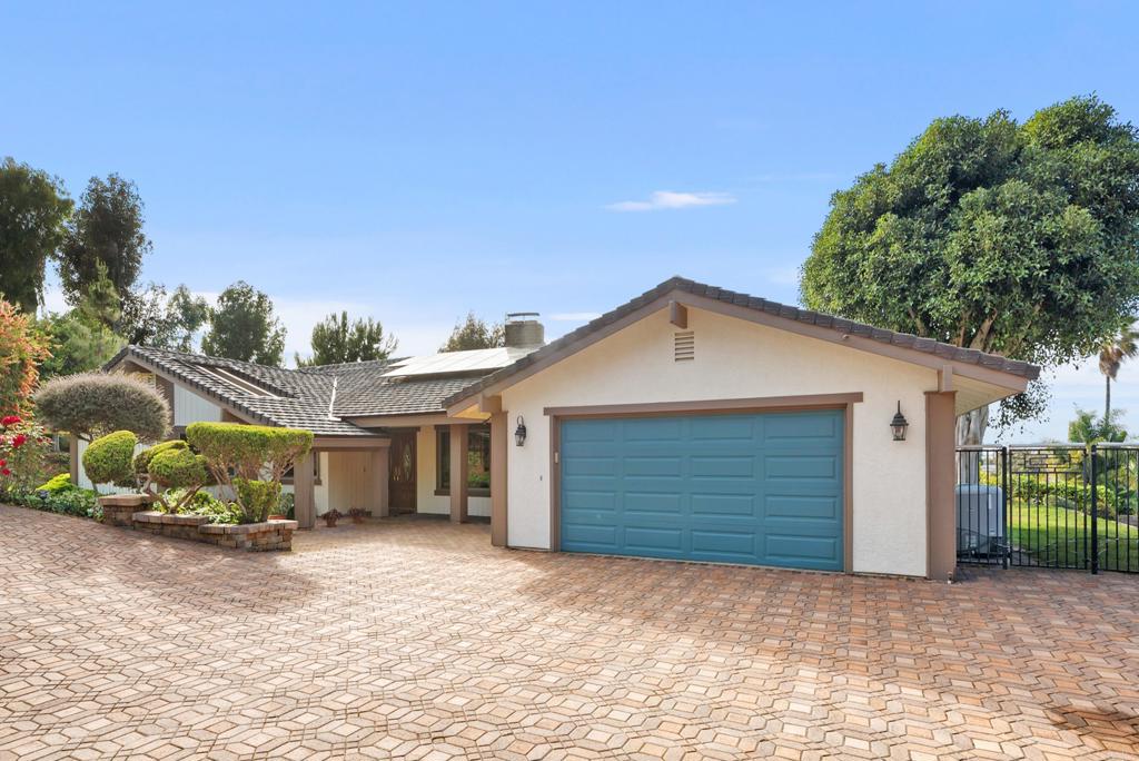 1092 Serena Way Property Photo 3