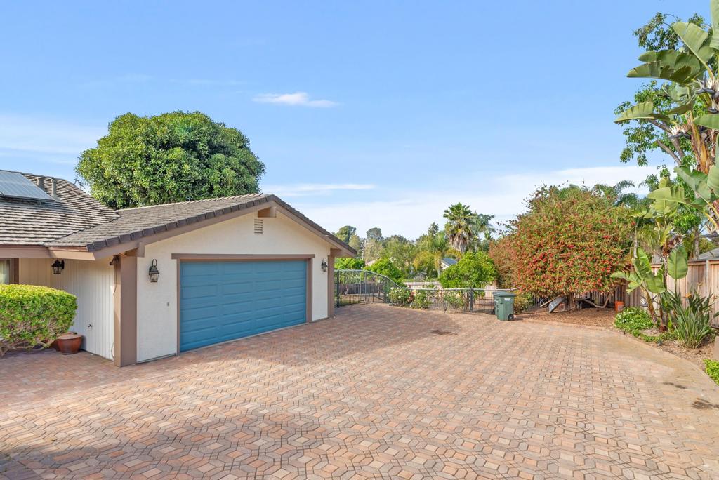1092 Serena Way Property Photo 4