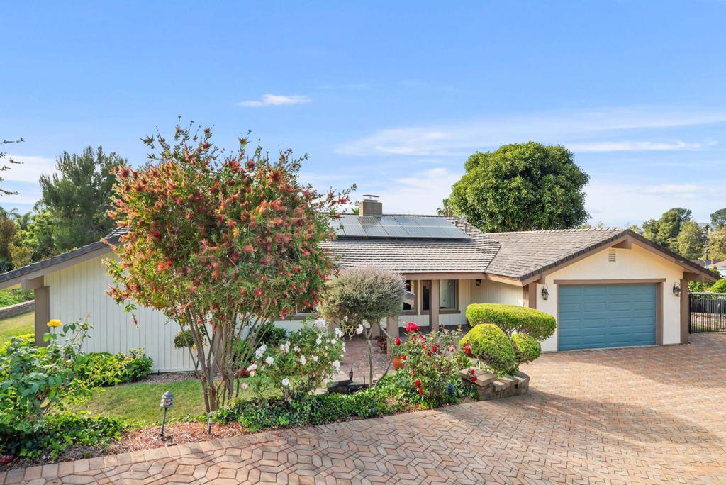 1092 Serena Way Property Photo 6