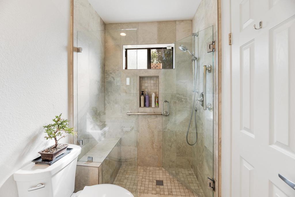 1092 Serena Way Property Photo 16