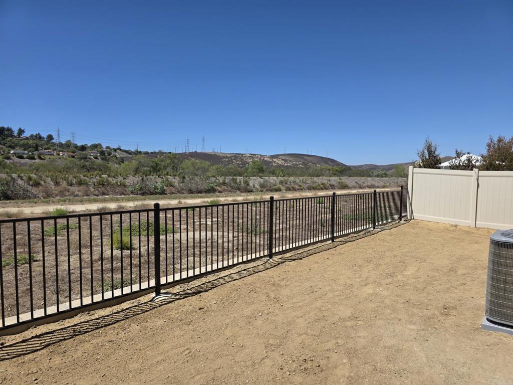 725 Kingbird Loop Property Photo 2