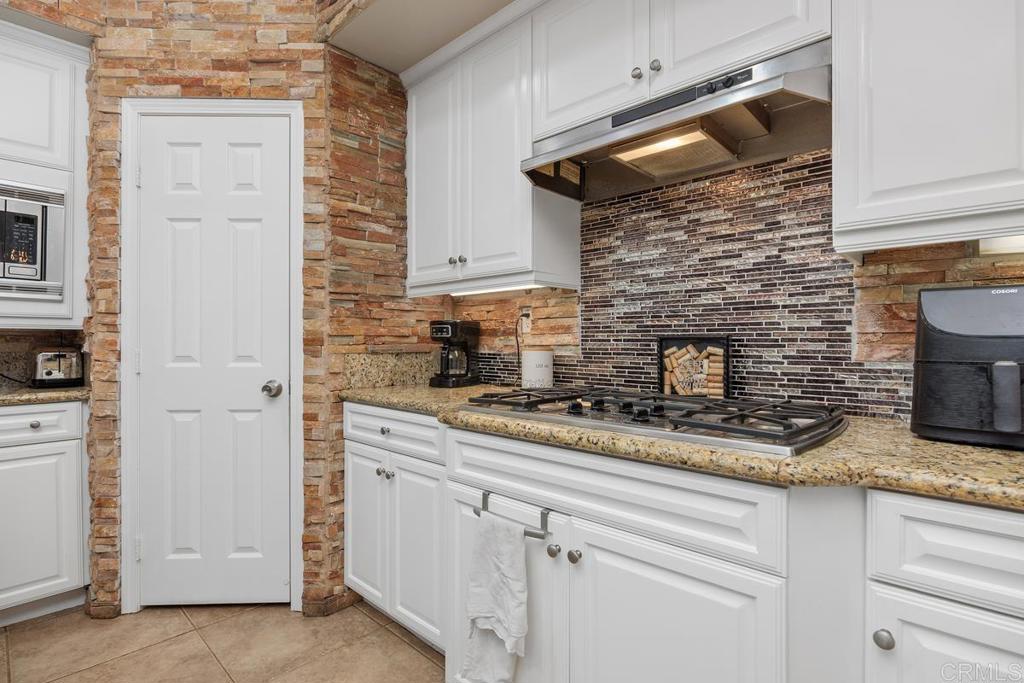 2653 Fallsview Rd Property Photo 12