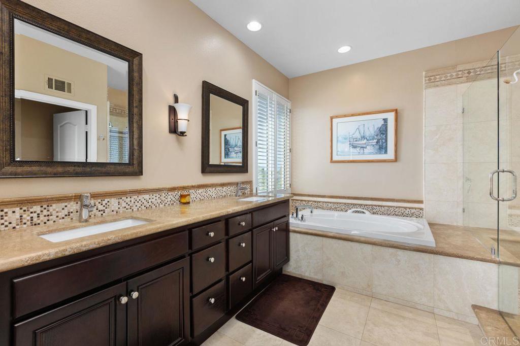 1689 Robin Place Property Photo 28