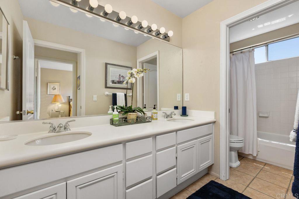 1689 Robin Place Property Photo 33