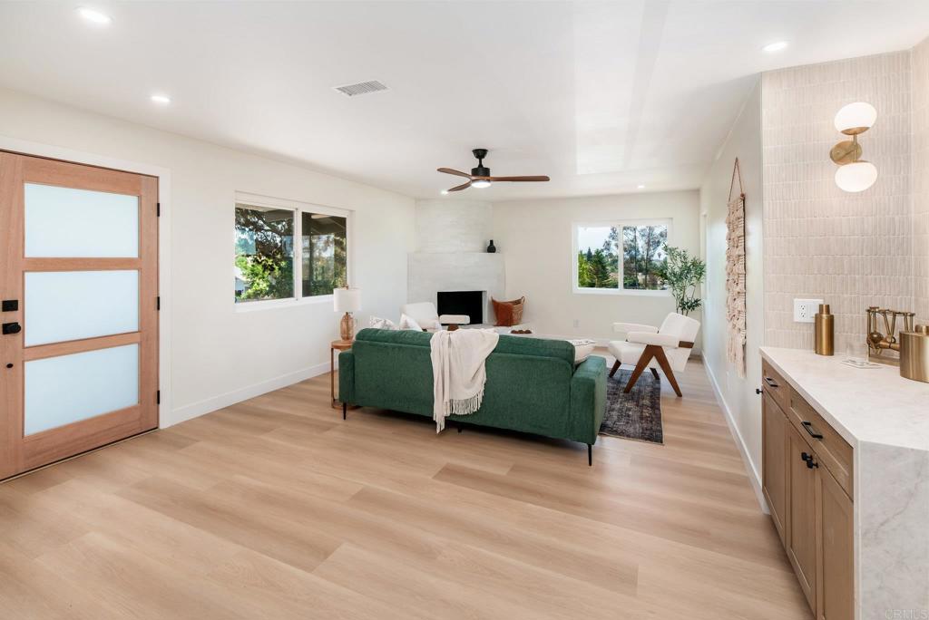 2430 Sunflower Property Photo 5