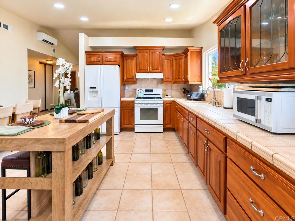 652 Irene Road Property Photo 10