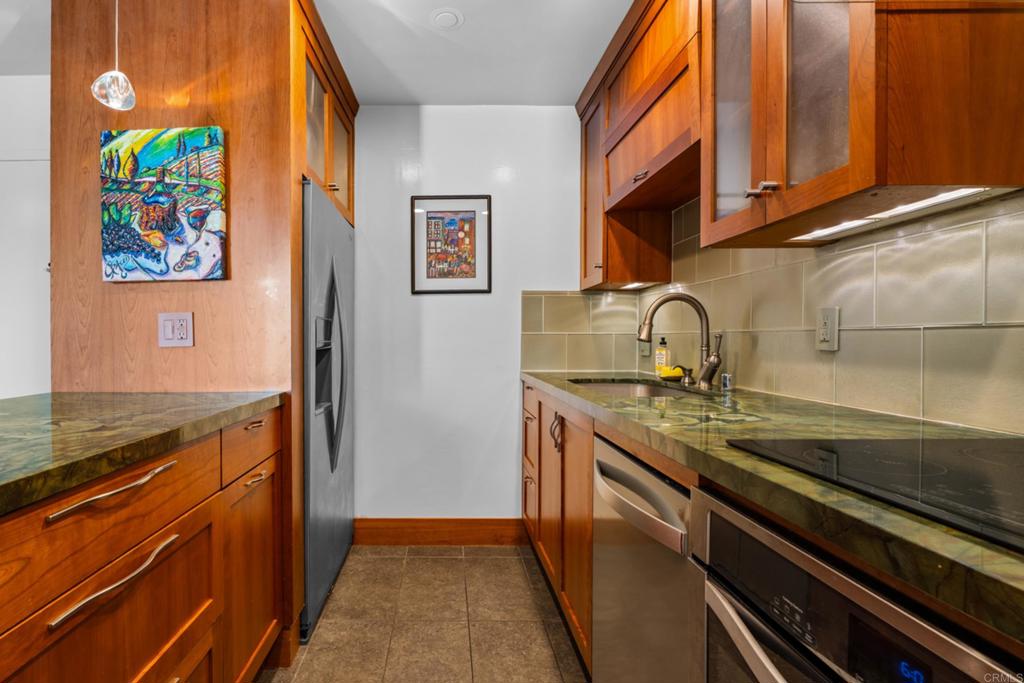 727 Sapphire Street 208 Property Photo 6