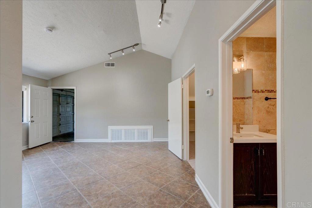 18434 Ramona View Drive Property Photo 14