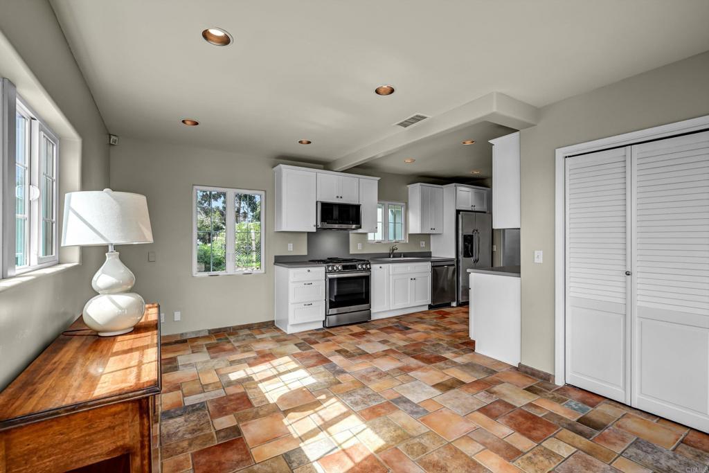 325 13th Street Property Photo 17