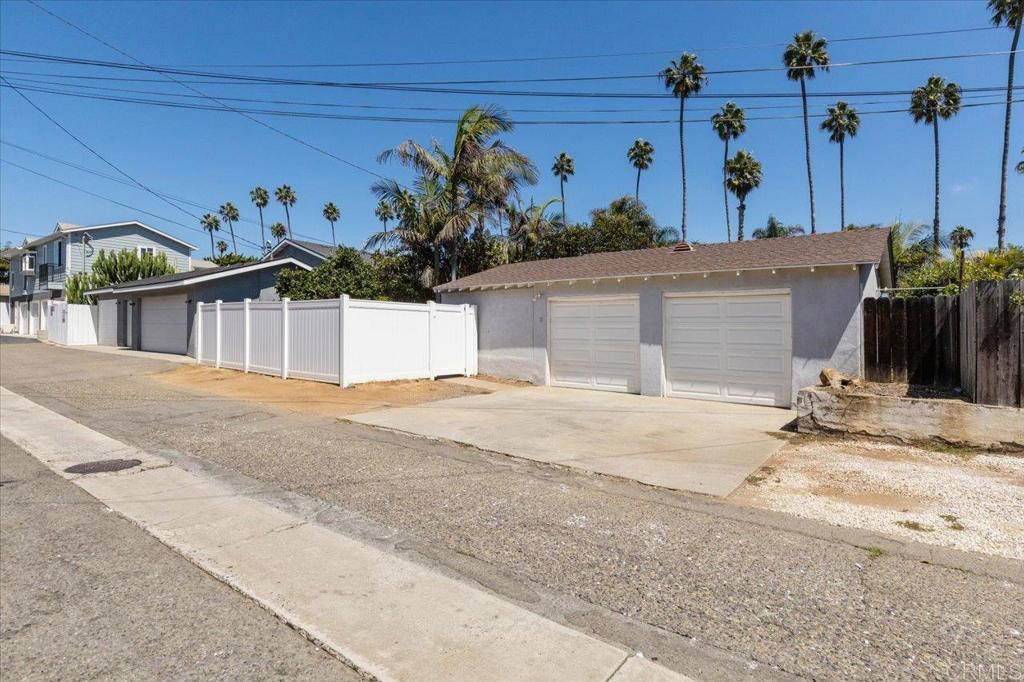 1923 S Tremont Street Property Photo 32