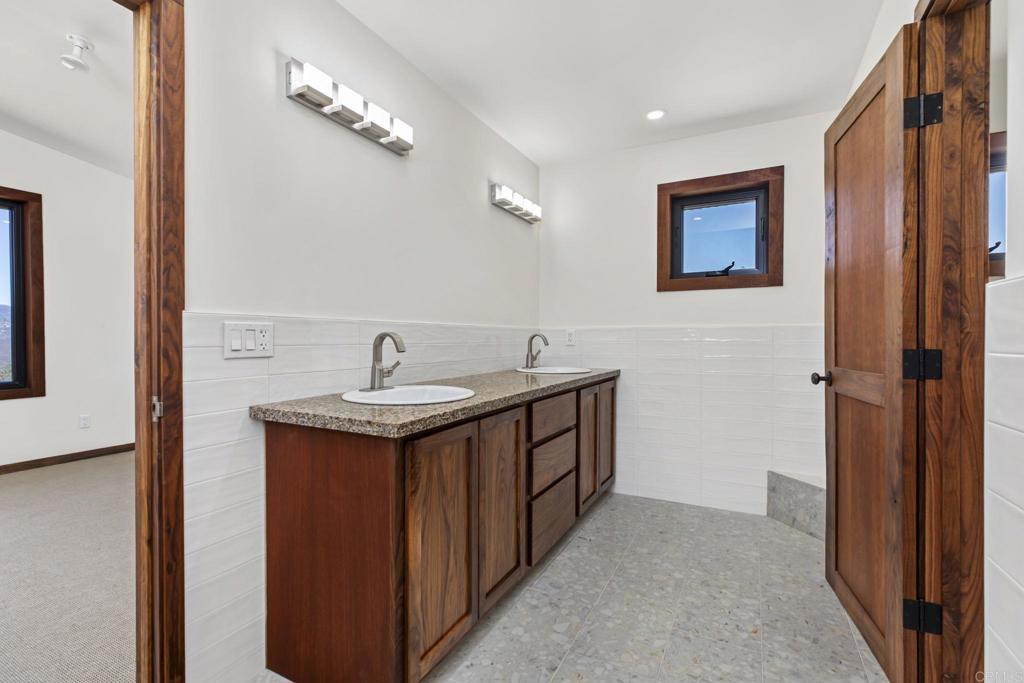 21179 Sutherland Dam Road Property Photo 56