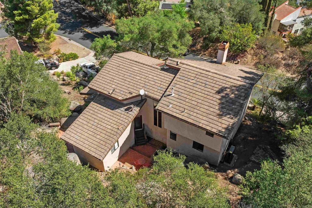 28338 Meadow Glen Way W Property Photo 5