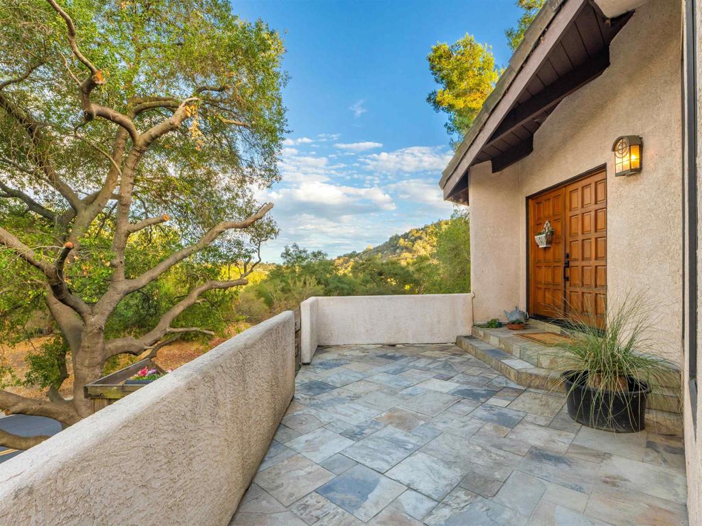 28338 Meadow Glen Way W Property Photo 7