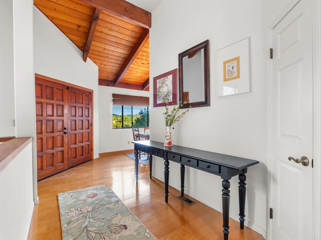 28338 Meadow Glen Way W Property Photo 8
