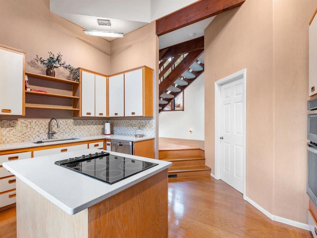 28338 Meadow Glen Way W Property Photo 14