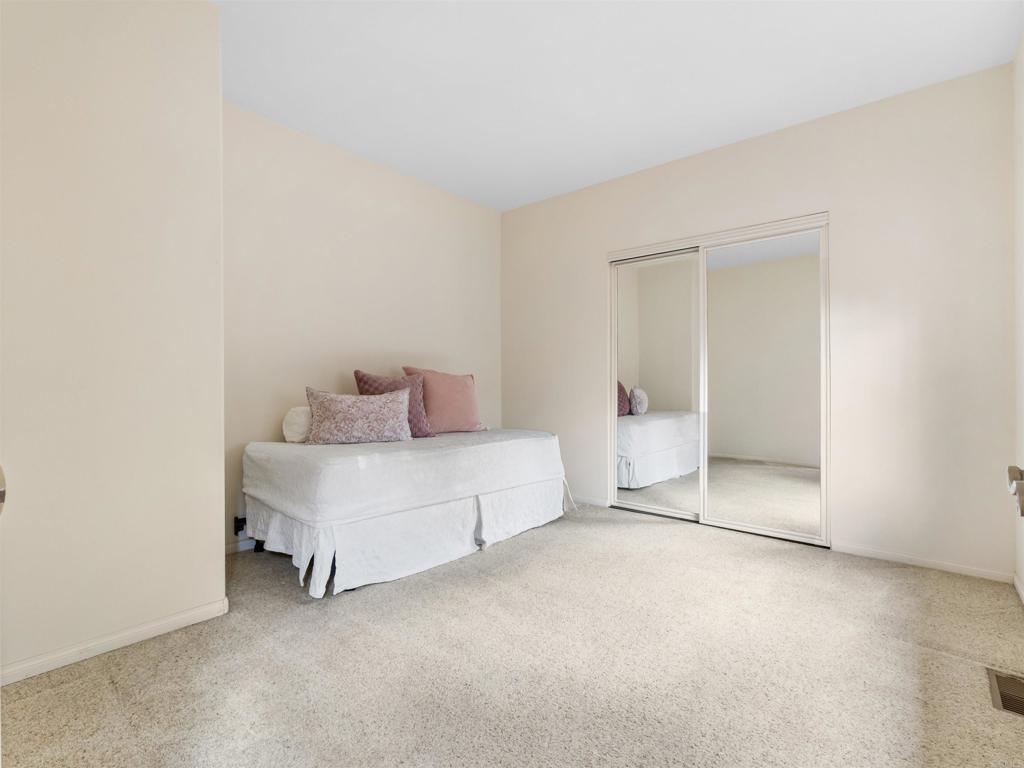 28338 Meadow Glen Way W Property Photo 23
