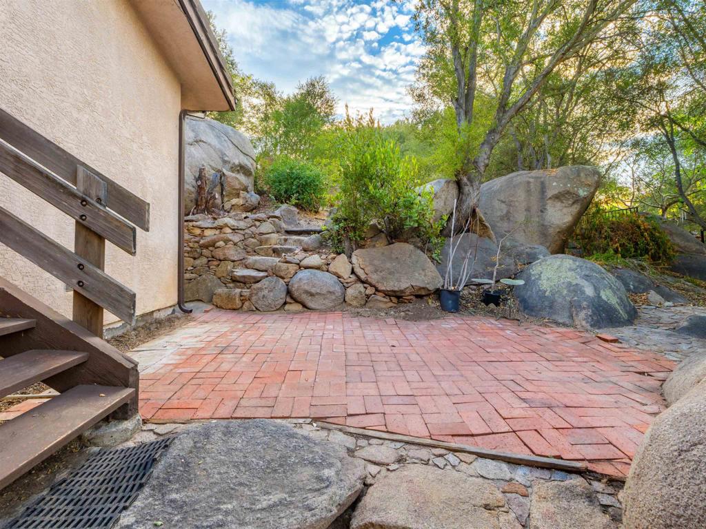 28338 Meadow Glen Way W Property Photo 30