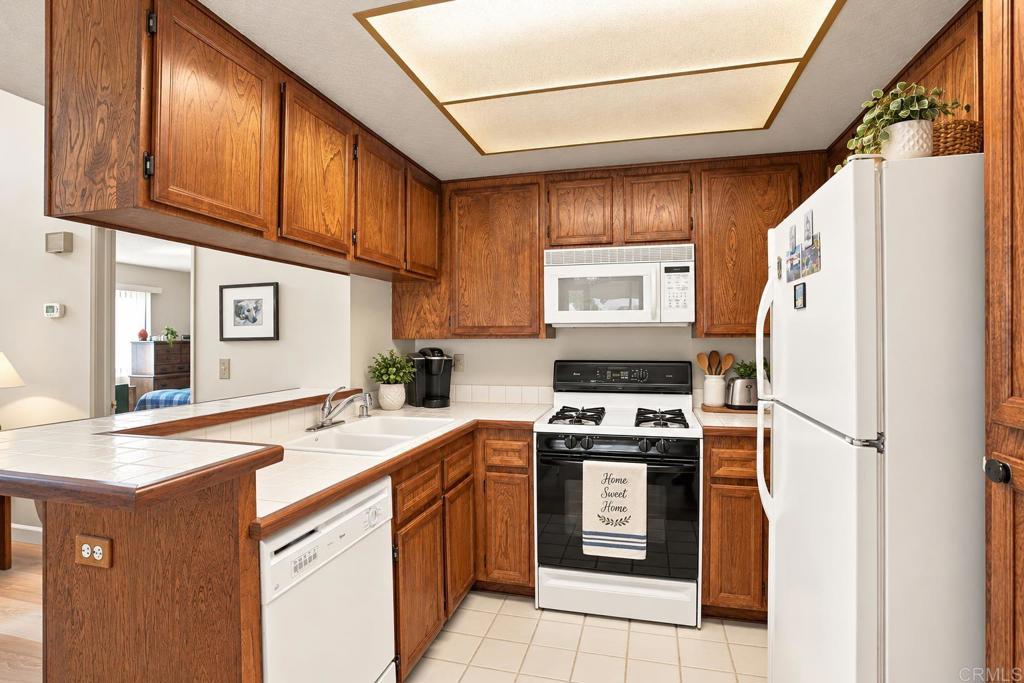 321 N Melrose Drive B Property Photo 5