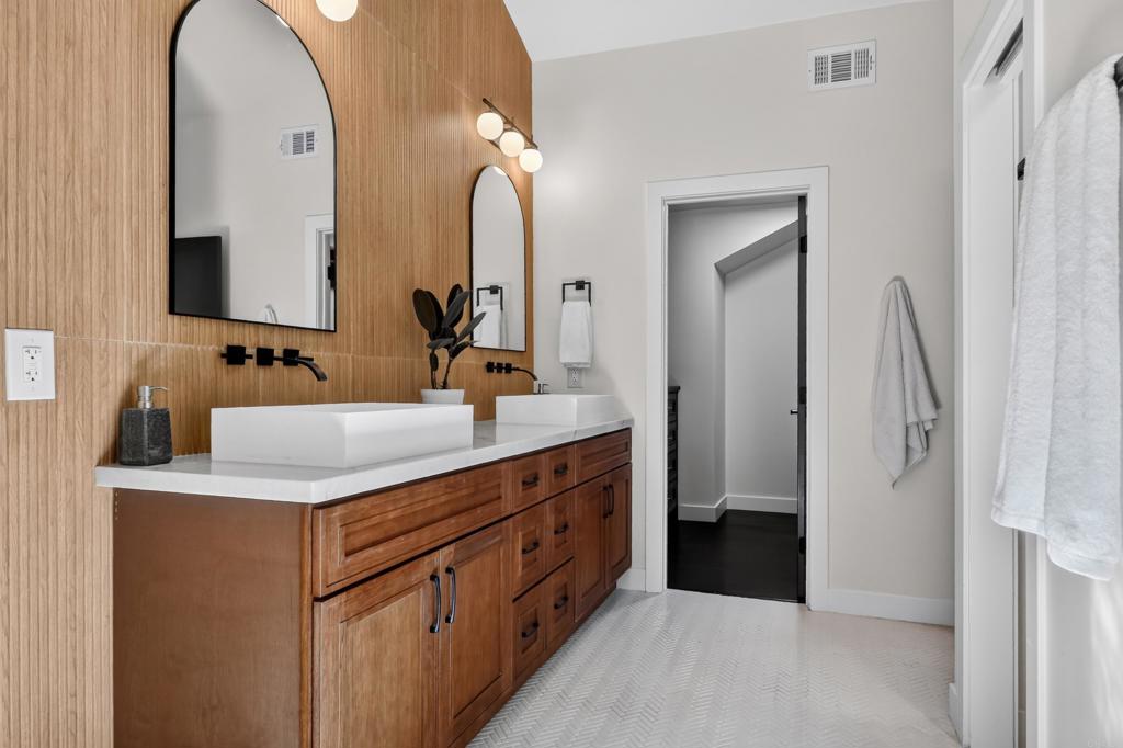 1207 Branding Iron Circle Property Photo 43