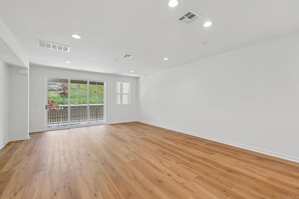 4949 Thistle Way Property Photo 4