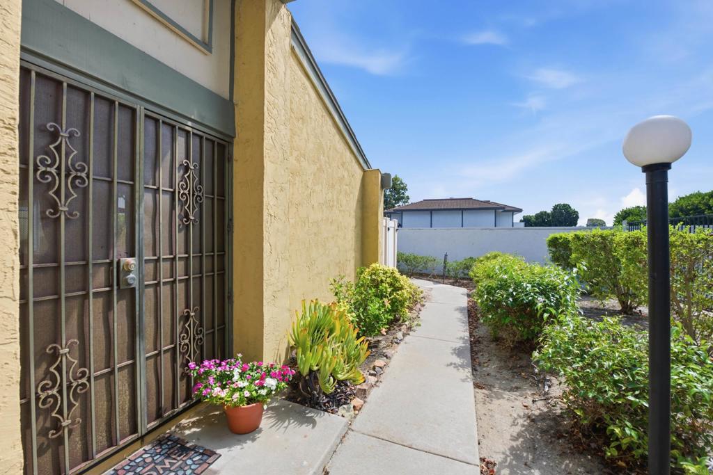3553 Coconut Way Property Photo 2