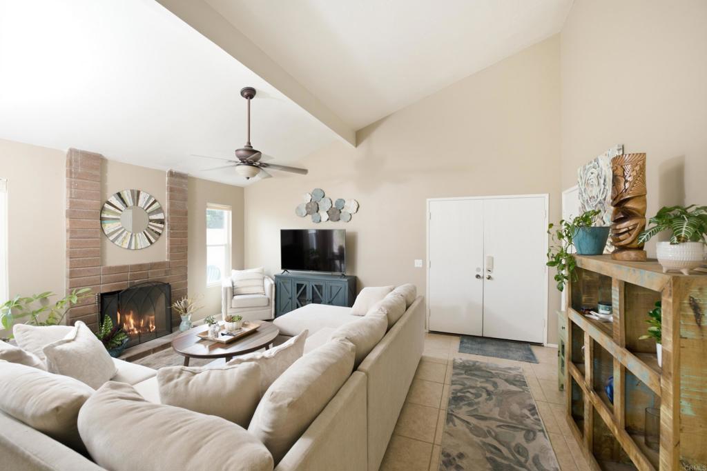 3553 Coconut Way Property Photo 5
